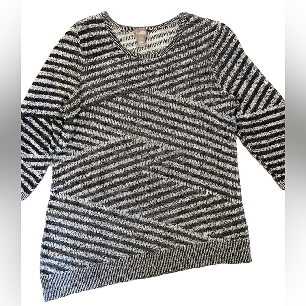 Chico’s Colorblock Grey Black Asymmetrical Tunic Sweater in Chico’s Size 2